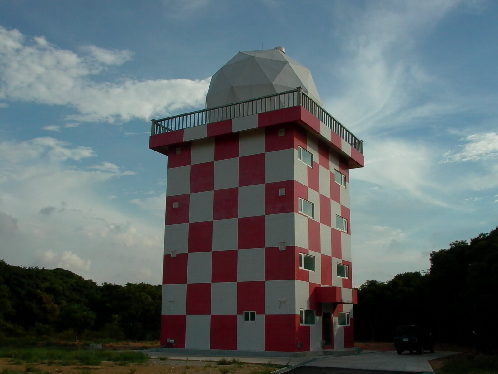 Baron radar die al meer dan 15 jaar dienst doet op de luchthaven van Taiwan.